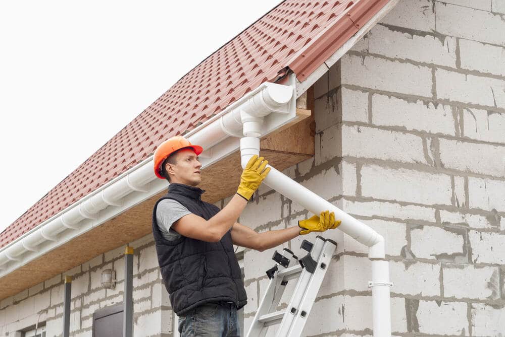 4 Tips for Cleaning Your Home’s Gutter System
