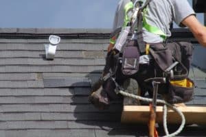 How Contractors Decide Between Roof Repair and Replacement